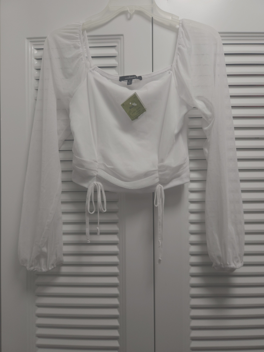 NWT Ambiance White Long Sleeve Ruched Crop Top – Women's Size M